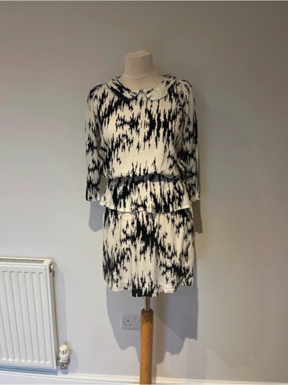 Ganni Black and White Abstract Print Mini Dress with Peter Collar - Picture 2 of 8